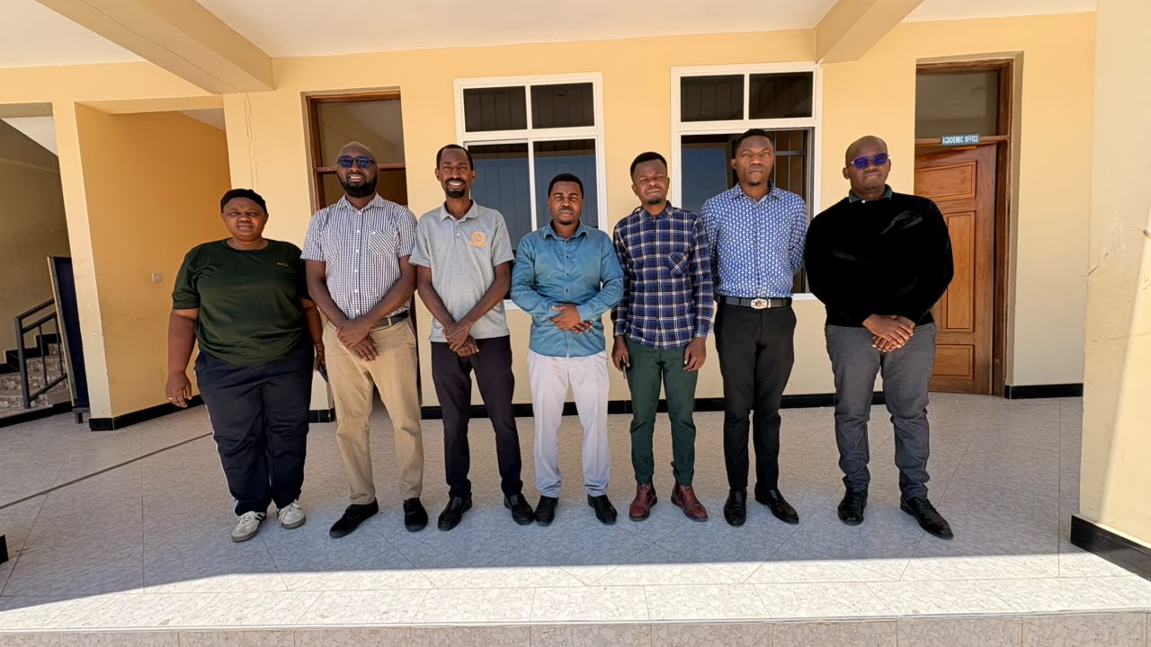 Wafanyakazi wa shule / School staff