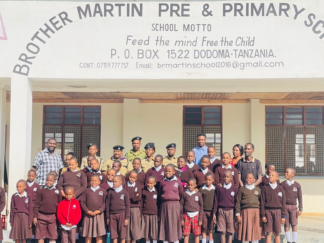 Wanafunzi walipata elimu ya usalama kutoka Polisi Tanzania / Pupils received safety education from Tanzania Police